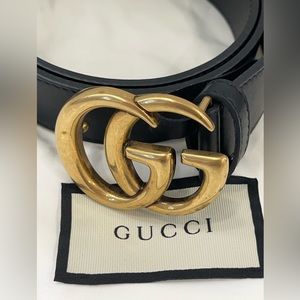 GUCCI
Leather belt